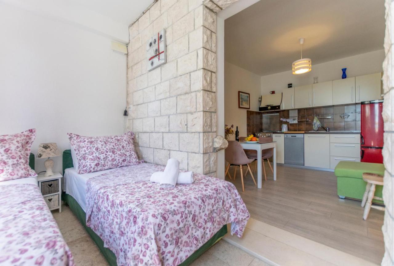 Apartments Villa White House Omiš Exterior foto