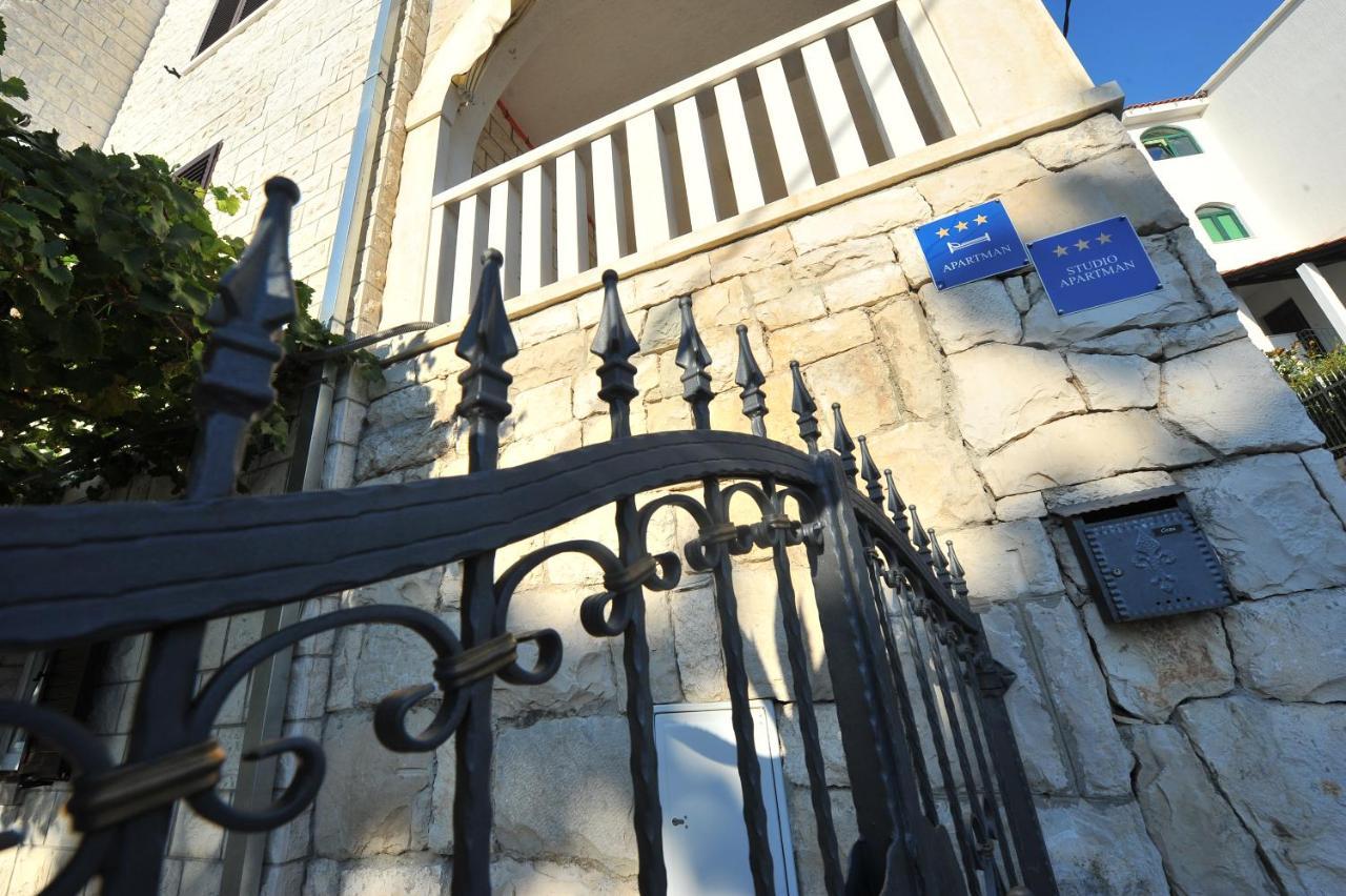 Apartments Villa White House Omiš Exterior foto