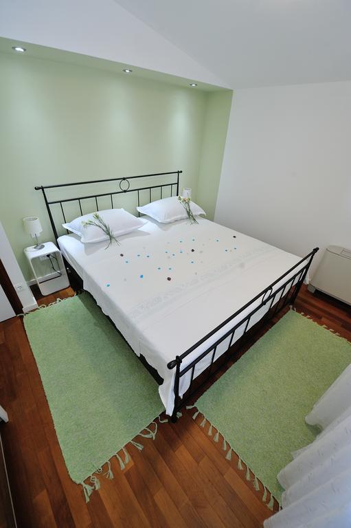 Apartments Villa White House Omiš Quarto foto